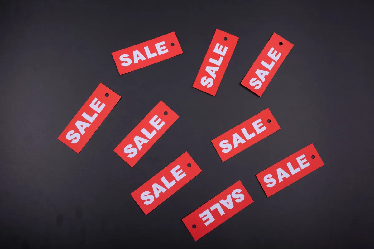 How to Spot Fake Discounts: An Explainer on Retail Pricing Psychology